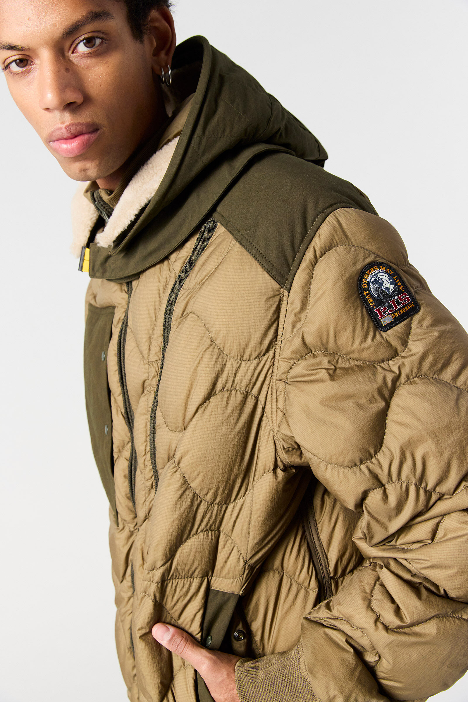 AKUTAN - フード付きダウンジャケット EARTH - DEEP MOSS | Parajumpers®