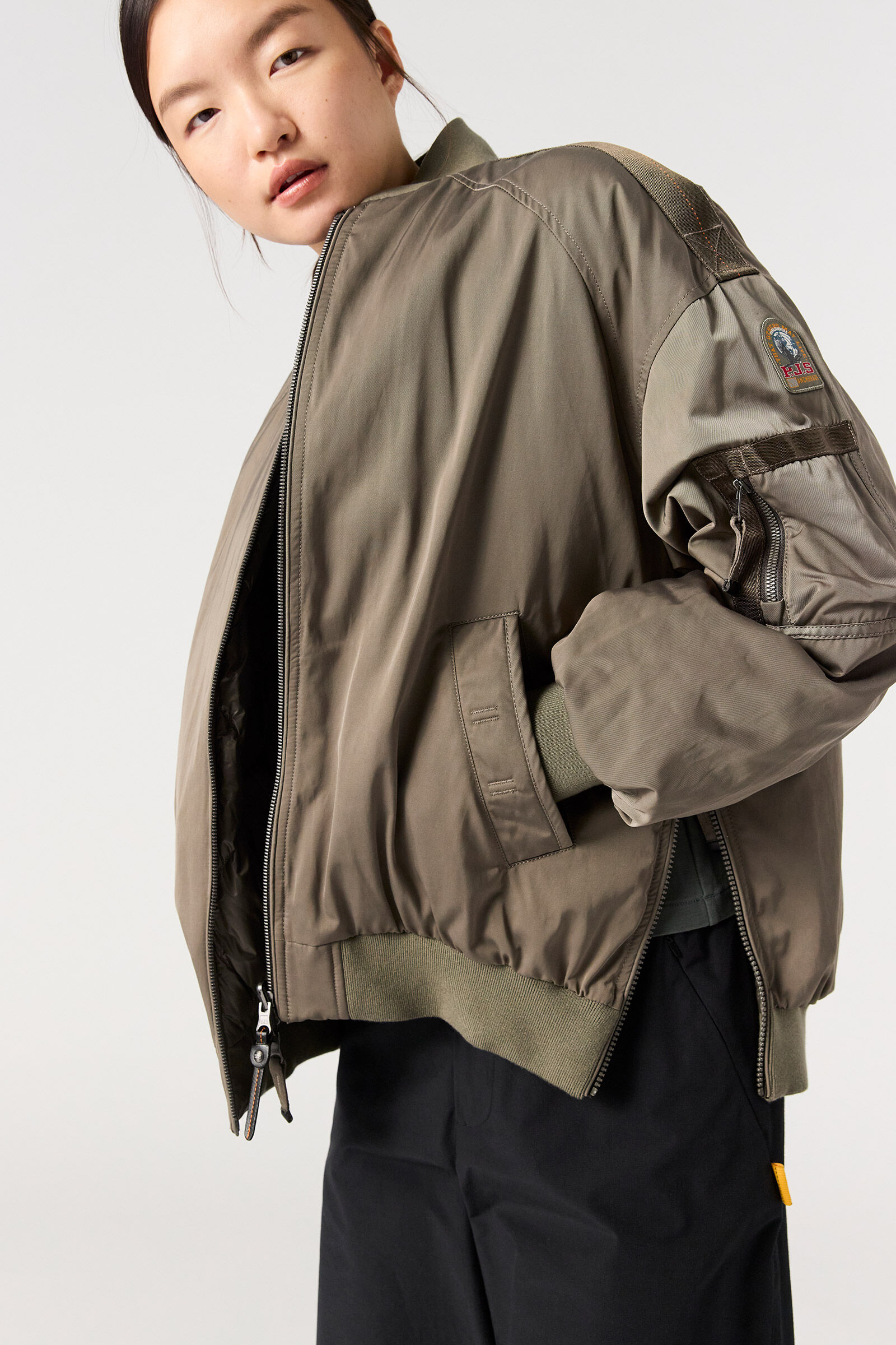 BOMB - リバーシブルボンバージャケット BLACK | Parajumpers®