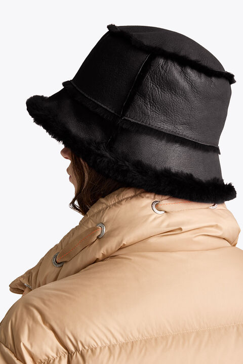 Parajumpers LYLLIS - SHEARLING BUCKET HAT BLACK 26WMPABUHA31PAO0541