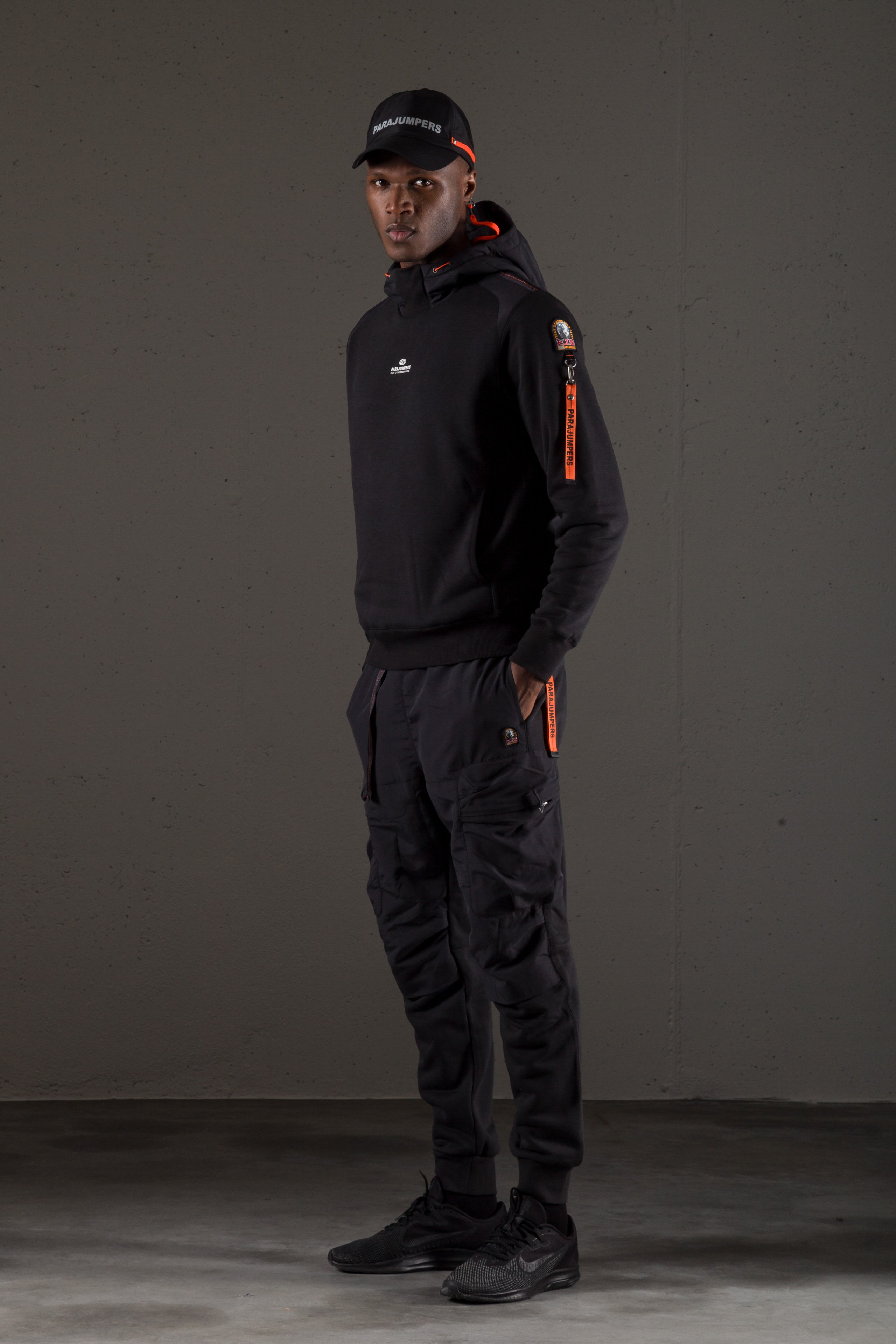 parajumper tracksuit